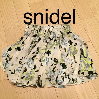 スナイデル(SNIDEL)のsnidel 花柄 スカート(ミニスカート)