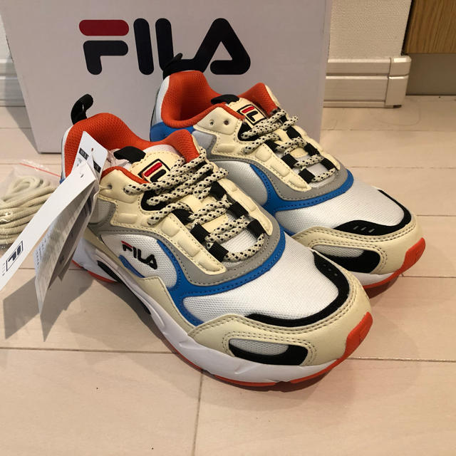 FILA(フィラ)の【ヒロ様専用】23.0 FILA スニーカー LUMINANCE レディースの靴/シューズ(スニーカー)の商品写真