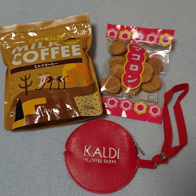 <リバー様専用>ＫALDI<カルディ> MILK COFFEE+マコロン+ポーチ 食品/飲料/酒の飲料(コーヒー)の商品写真