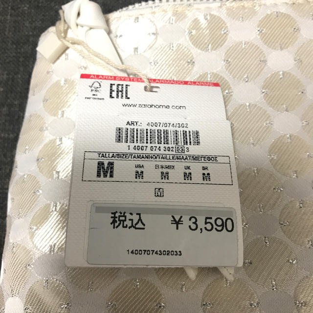 ZARA HOME(ザラホーム)の値下げ！【新品未使用タグつき】ZARAHOMEポーチ レディースのファッション小物(ポーチ)の商品写真