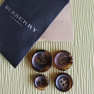 バーバリー(BURBERRY)のバーバリー  トレンチコートのボタン ＼(^^)／  レア(トレンチコート)