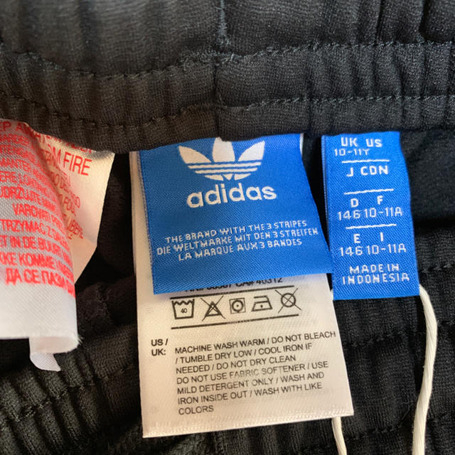 adidas(アディダス)の   adidasショートパンツ キッズ/ベビー/マタニティのキッズ服男の子用(90cm~)(パンツ/スパッツ)の商品写真