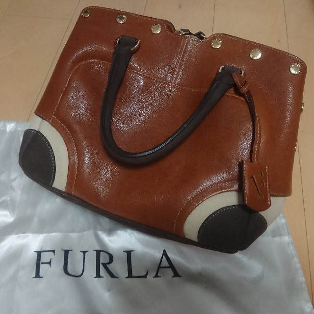 フルラ FURLA ハンドバッグ 革ハンドバッグ