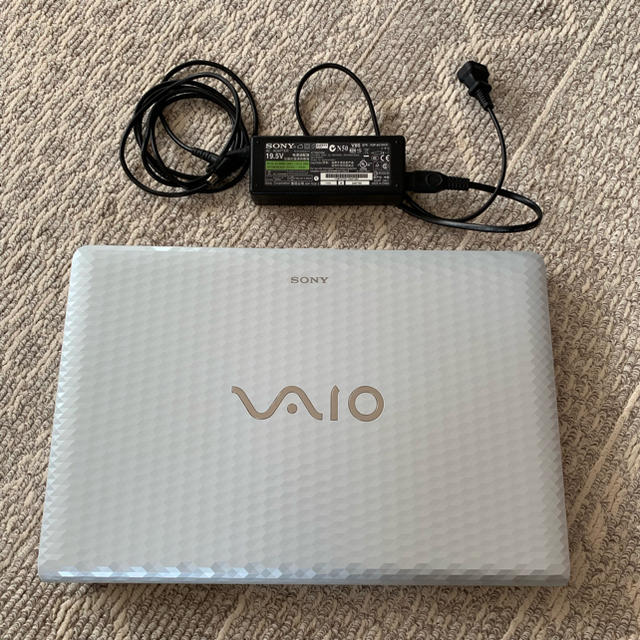 スマホ/家電/カメラ【美品】SONY VAIO パソコン PCG-71B11N ホワイト ソニー