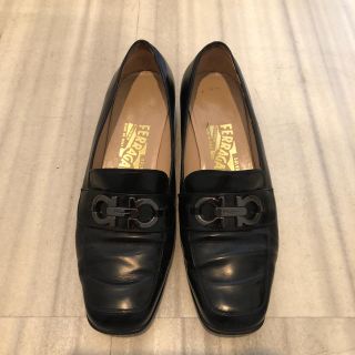 サルヴァトーレフェラガモ(Salvatore Ferragamo)の【値下げ】フェラガモ ローファー 革靴(ローファー/革靴)