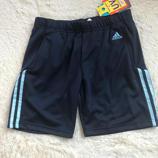 adidas(アディダス)の新品 adidasハーフパンツ M スポーツ/アウトドアのトレーニング/エクササイズ(トレーニング用品)の商品写真