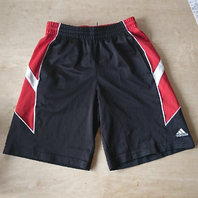 adidas(アディダス)のアディダス　キッズ・ハーフパンツ キッズ/ベビー/マタニティのキッズ服男の子用(90cm~)(パンツ/スパッツ)の商品写真