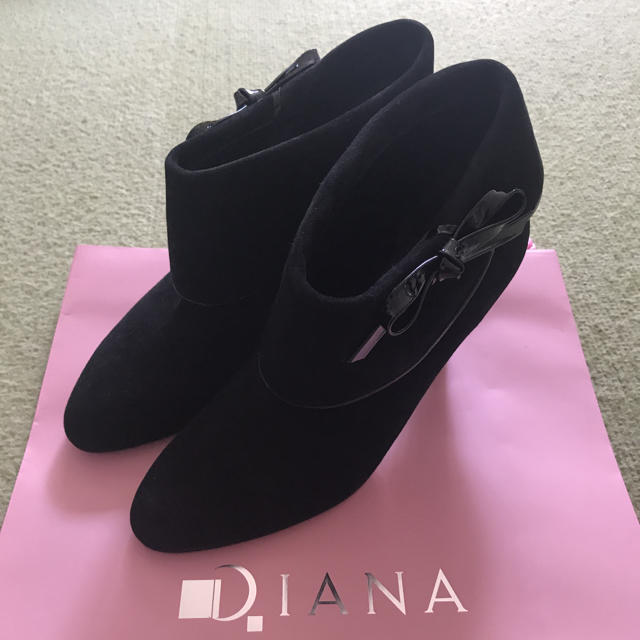 DIANA(ダイアナ)の【新品】ダイアナ ショートブーツ スウェード  ブラック 23.5㎝ レディースの靴/シューズ(ブーティ)の商品写真