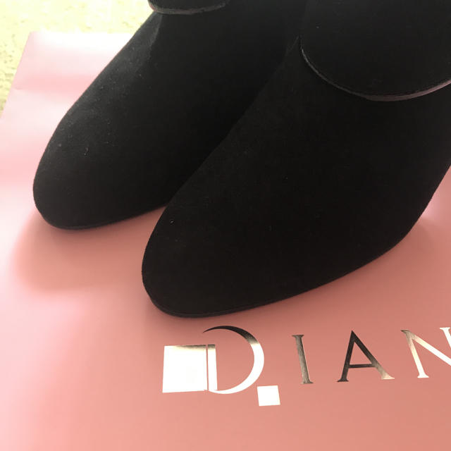 DIANA(ダイアナ)の【新品】ダイアナ ショートブーツ スウェード  ブラック 23.5㎝ レディースの靴/シューズ(ブーティ)の商品写真