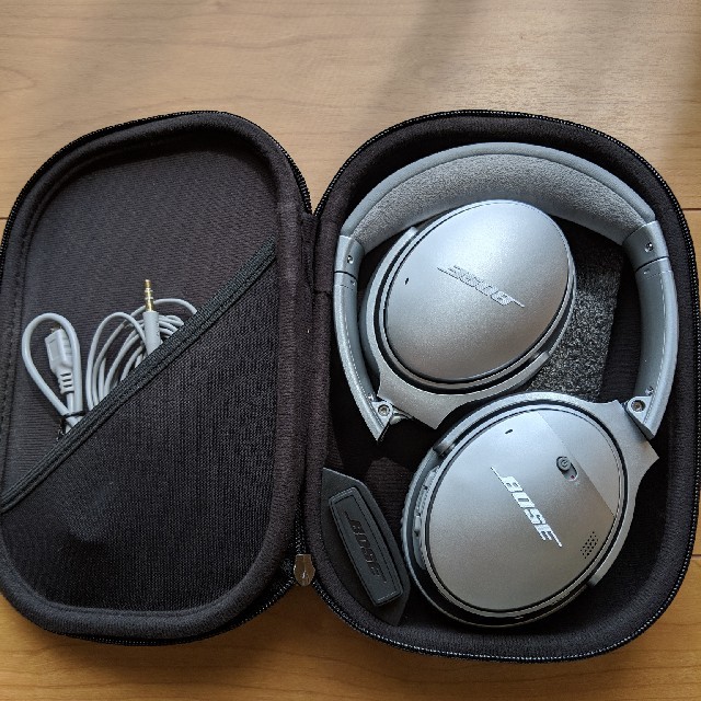 BOSE(ボーズ)のBOSE QUIETCOMFORT 35  QC35 ノイズキャンセリング スマホ/家電/カメラのオーディオ機器(ヘッドフォン/イヤフォン)の商品写真