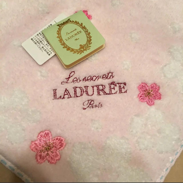 Les Merveilleuses LADUREE(レメルヴェイユーズラデュレ)のラデュレ ハンカチ レディースのファッション小物(ハンカチ)の商品写真