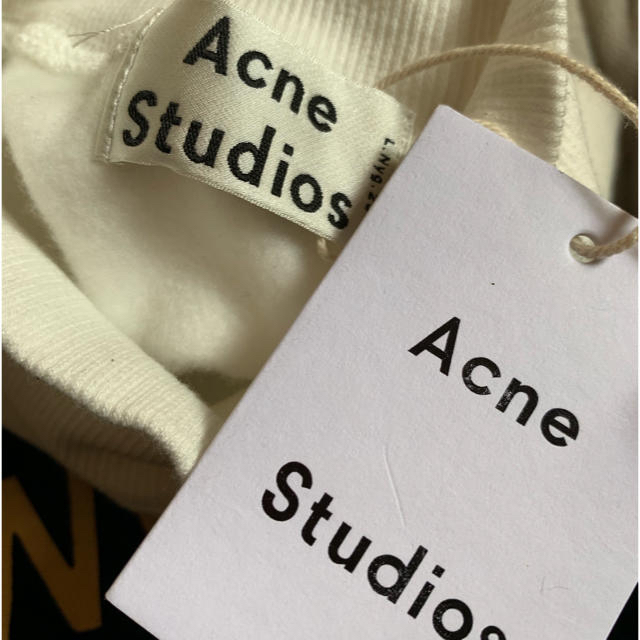 ACNE(アクネ)のACNE ロゴスウェット 新品タグ付 レディースのトップス(トレーナー/スウェット)の商品写真