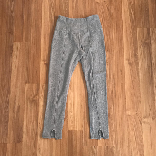 emmi atelier(エミアトリエ)のemmi yoga  リブレギンス gry レギンス M size レディースのレッグウェア(レギンス/スパッツ)の商品写真