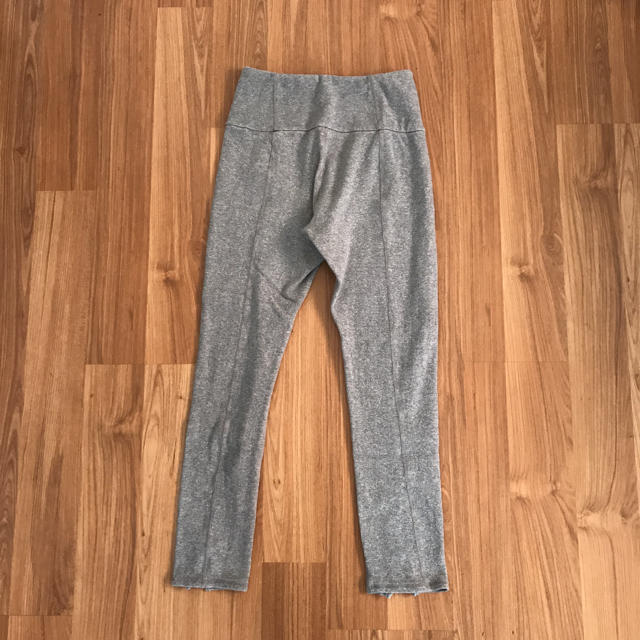 emmi atelier(エミアトリエ)のemmi yoga  リブレギンス gry レギンス M size レディースのレッグウェア(レギンス/スパッツ)の商品写真