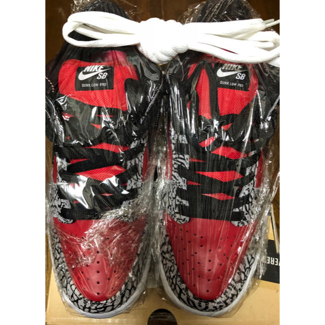 Supreme(シュプリーム)のsupreme DUNK ＳＢ メンズの靴/シューズ(スニーカー)の商品写真