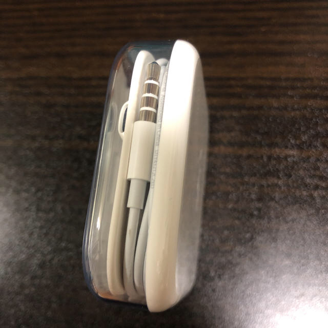 Apple(アップル)のEarpods with 3.5 mm Headphone Plug スマホ/家電/カメラのオーディオ機器(ヘッドフォン/イヤフォン)の商品写真