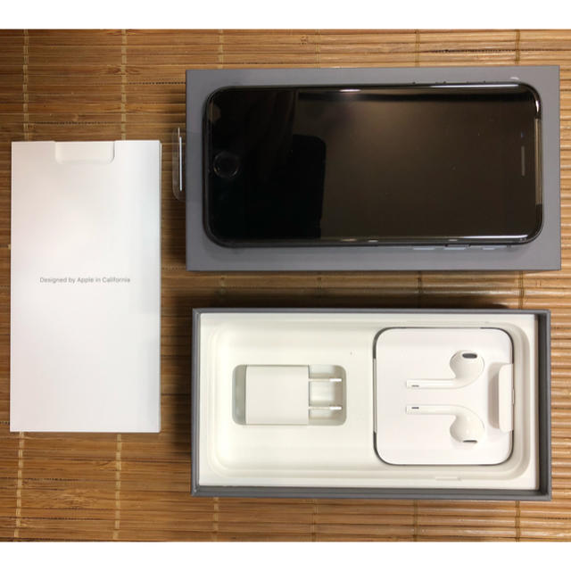 iPhone(アイフォーン)のiPhone8 64GB SIMフリー スマホ/家電/カメラのスマートフォン/携帯電話(スマートフォン本体)の商品写真