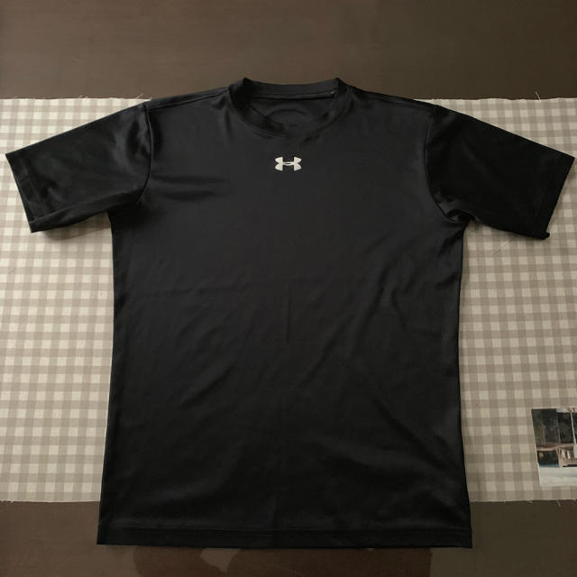 UNDER ARMOUR(アンダーアーマー)のいぬまる様専用☆アンダーアーマー Ｔシャツ  黒   メンズのトップス(Tシャツ/カットソー(半袖/袖なし))の商品写真