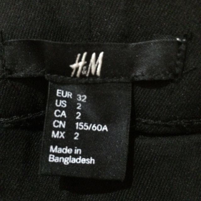 H&M(エイチアンドエム)のH＆M ブラックスキニーデニム 新品 レディースのパンツ(デニム/ジーンズ)の商品写真