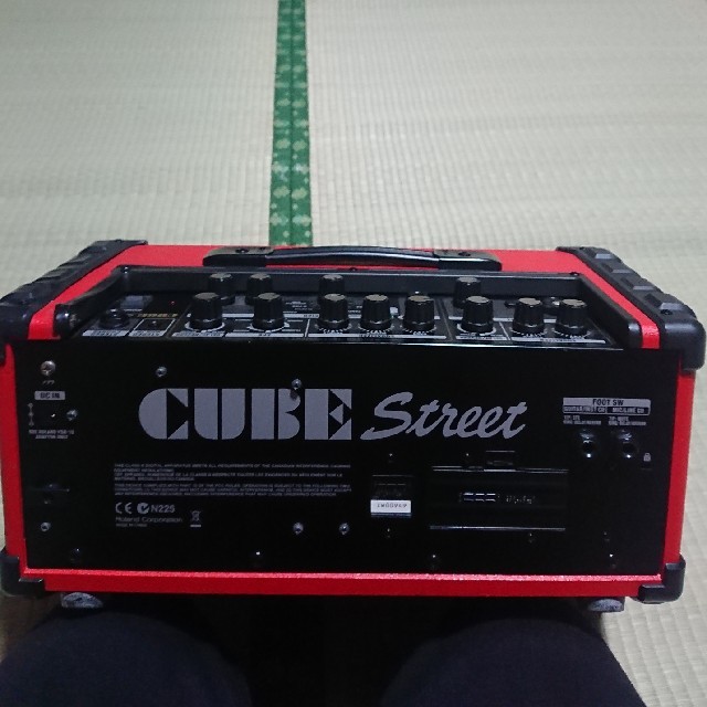 Roland(ローランド)のRoland CUBEstreet 路上演奏に最適！ 楽器のギター(ギターアンプ)の商品写真