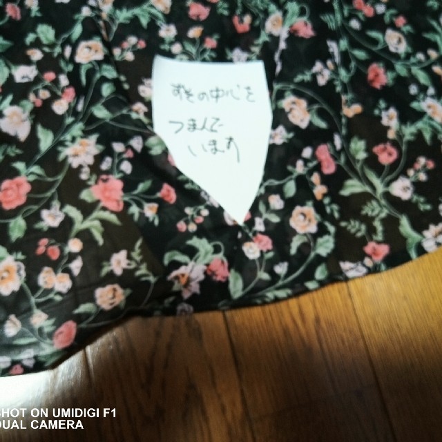4L黒の花柄カットソー　値下げ レディースのトップス(カットソー(半袖/袖なし))の商品写真