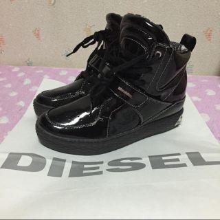 ディーゼル(DIESEL)の★DIESEL エナメルスニーカー★(スニーカー)