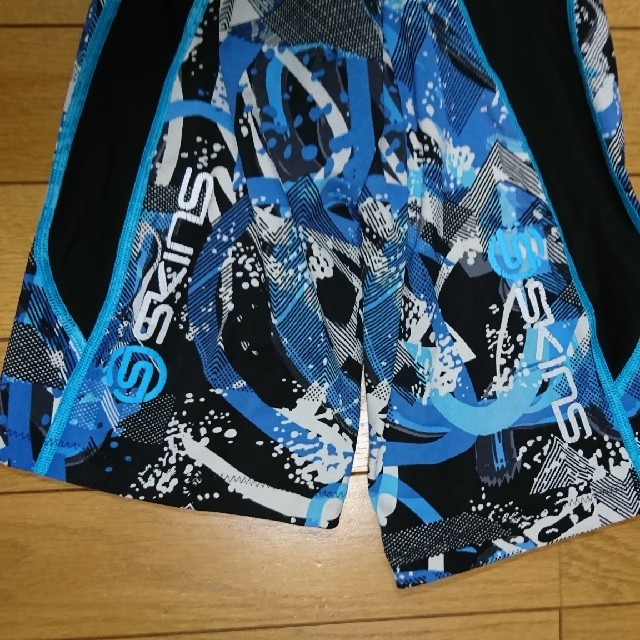 SKINS(スキンズ)のskins A200 パーフェクションタイツ size:L スポーツ/アウトドアのトレーニング/エクササイズ(その他)の商品写真