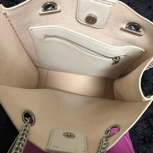ZARA(ザラ)のザラ チェーン バッグ ホワイト×シルバー レディースのバッグ(トートバッグ)の商品写真