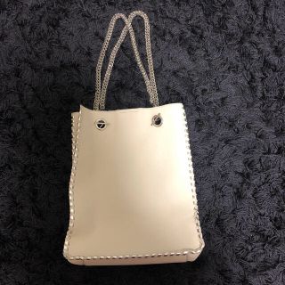 ザラ(ZARA)のザラ チェーン バッグ ホワイト×シルバー(トートバッグ)