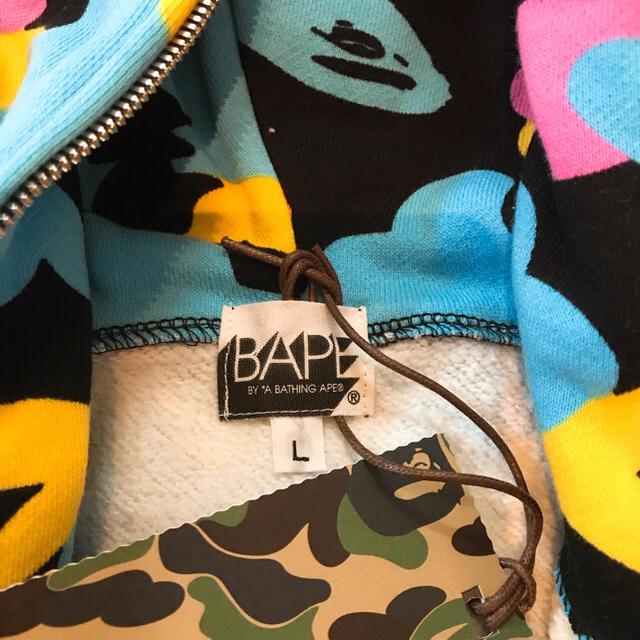 A BATHING APE(アベイシングエイプ)の★値下げ☆BAPE☆パーカー☆未使用☆アベイシングエイプ☆ メンズのトップス(パーカー)の商品写真