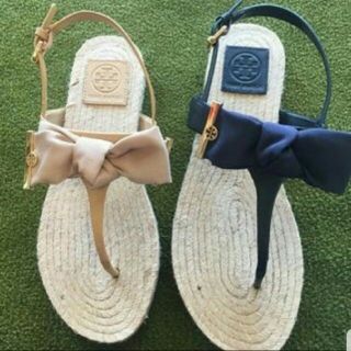 トリーバーチ(Tory Burch)のTory Burch【新品未使用】ベージュリボンサンダル(サンダル)