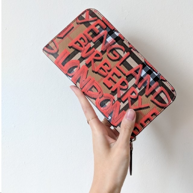 BURBERRY - 【新品】Burberry グラフィティ 長財布 ビンテージ BURBERRY - 【新品】Burberry グラフィティ 長財布 ビンテージ