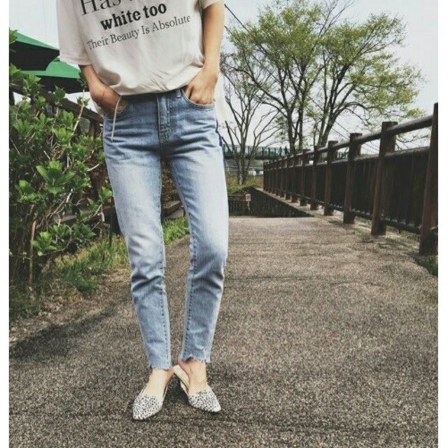 Ameri VINTAGE(アメリヴィンテージ)のmｍm様専用　新品  ALEXA LINE DENIM PANTS レディースのパンツ(デニム/ジーンズ)の商品写真