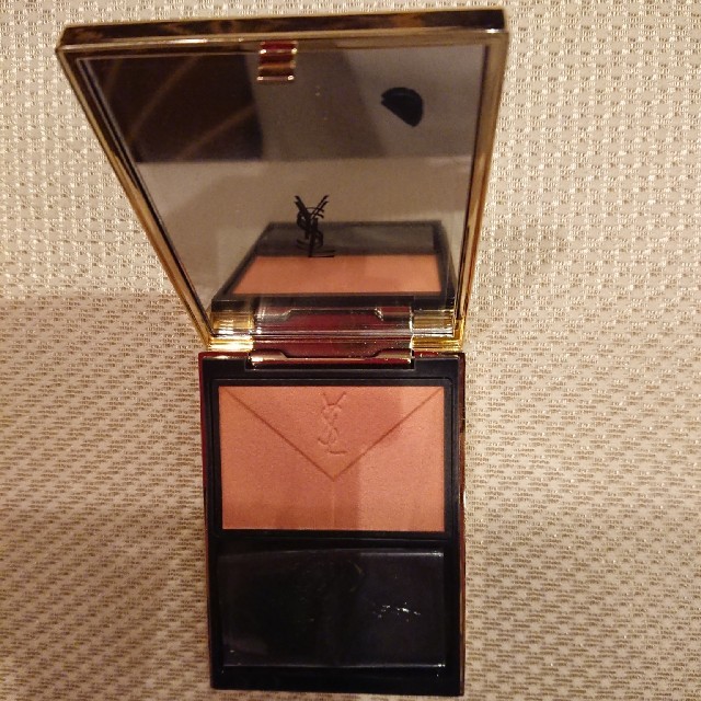 Yves Saint Laurent Beaute(イヴサンローランボーテ)の【Rich様専用】 コスメ/美容のベースメイク/化粧品(チーク)の商品写真