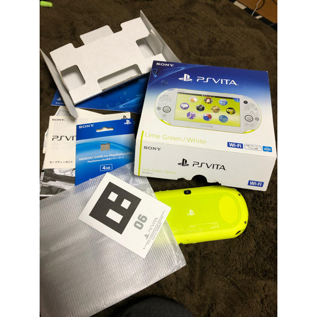 PlayStation®Vita（PCH-2000シリーズ） Wi-Fiモデル…