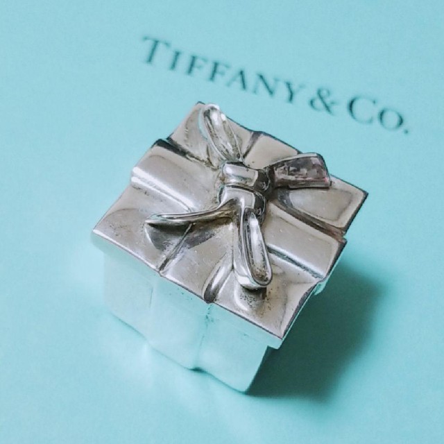Tiffany & Co. - 日本未発売 ティファニー ギフトBOX型 小物入れの通販 by エレナ's shop｜ティファニーならラクマ
