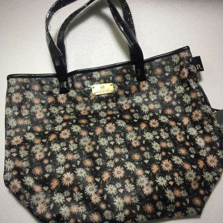 ルートート(ROOTOTE)のROOTOTE 花柄黒地トートバッグ 新品未使用(トートバッグ)