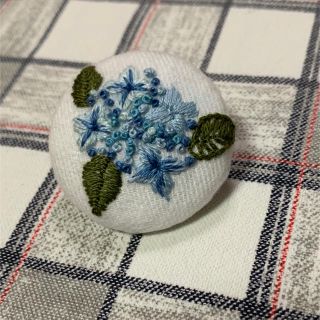 刺繍ヘアゴムor刺繍ブローチ 紫陽花（受注製作）(コサージュ/ブローチ)