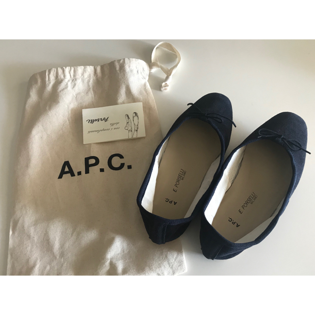 A.P.C(アーペーセー)のAPC ポルセリ スエードネイビー36 PORSELLI レディースの靴/シューズ(バレエシューズ)の商品写真