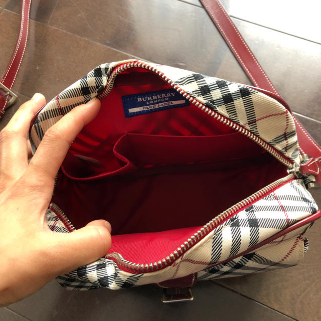 BURBERRY BLUE LABEL(バーバリーブルーレーベル)のBurberry ショルダーバック 赤 レディースのバッグ(ショルダーバッグ)の商品写真