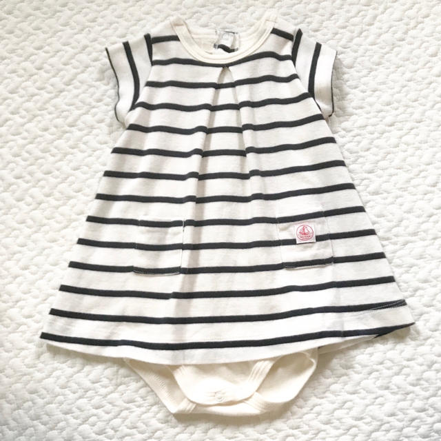 PETIT BATEAU(プチバトー)のGW限定セール!! プチバトー ボーダーロンパース キッズ/ベビー/マタニティのベビー服(~85cm)(ロンパース)の商品写真