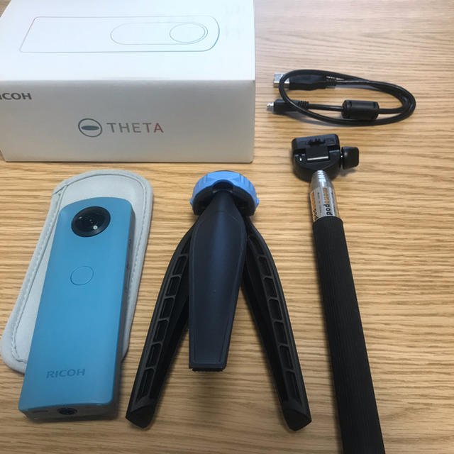 RICOH(リコー)のRICOH THETA SC [ブルー]【中古】おまけ付き スマホ/家電/カメラのカメラ(コンパクトデジタルカメラ)の商品写真