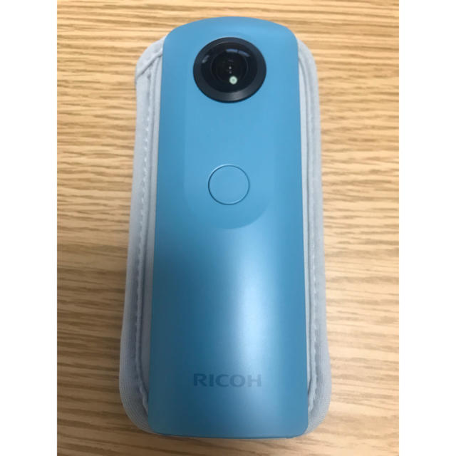 RICOH(リコー)のRICOH THETA SC [ブルー]【中古】おまけ付き スマホ/家電/カメラのカメラ(コンパクトデジタルカメラ)の商品写真