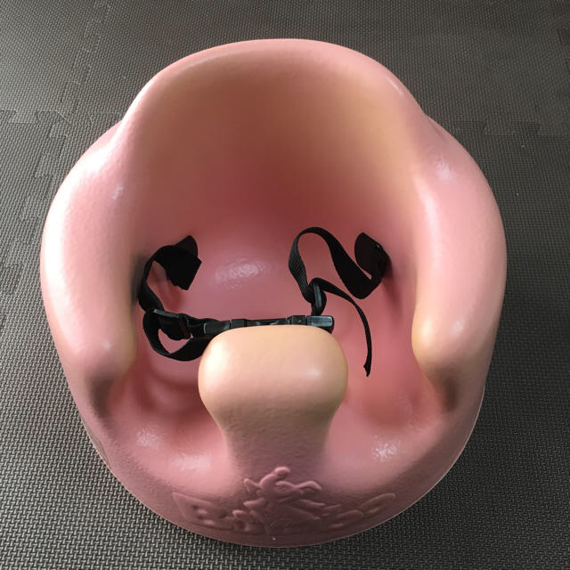 Bumbo(バンボ)のバンボ テーブル付き ピンク キッズ/ベビー/マタニティの寝具/家具(その他)の商品写真