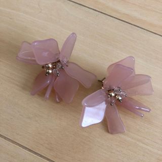 ジーユー(GU)のGU 花びらピアス❤︎(ピアス)