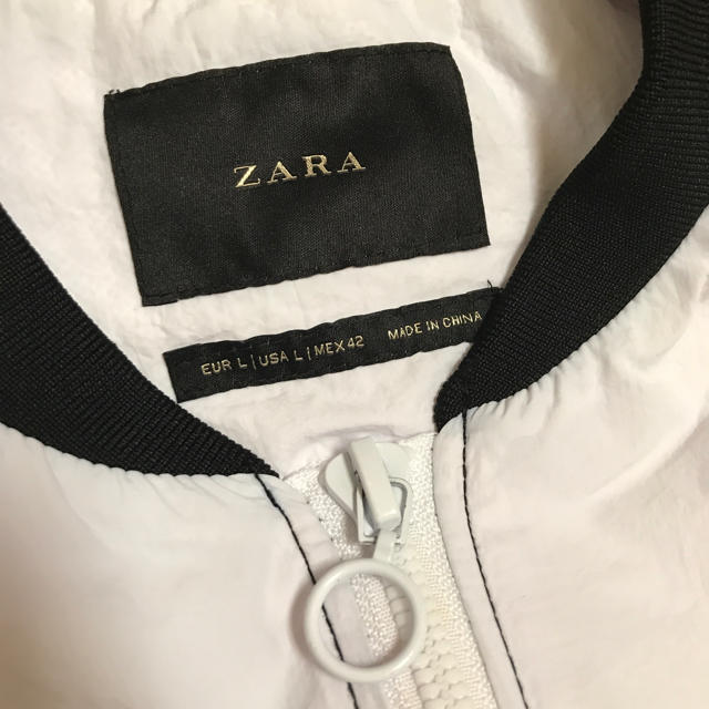 ZARA(ザラ)のZARA  ナイロン  パーカー  ロゴテープ メンズのジャケット/アウター(ナイロンジャケット)の商品写真