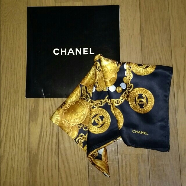 CHANEL - 【CHANEL】ヴィンテージスカーフ 濃紺 タグ有りの通販 by minamama's shop｜シャネルならラクマ