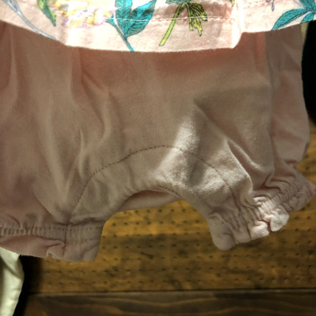babyGAP(ベビーギャップ)のbaby GAP花柄ロンパース 3-6m 60cm キッズ/ベビー/マタニティのベビー服(~85cm)(ワンピース)の商品写真
