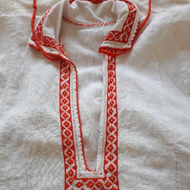 ヴィンテージ　vintage  ウクライナ刺繍 レディースのトップス(シャツ/ブラウス(半袖/袖なし))の商品写真