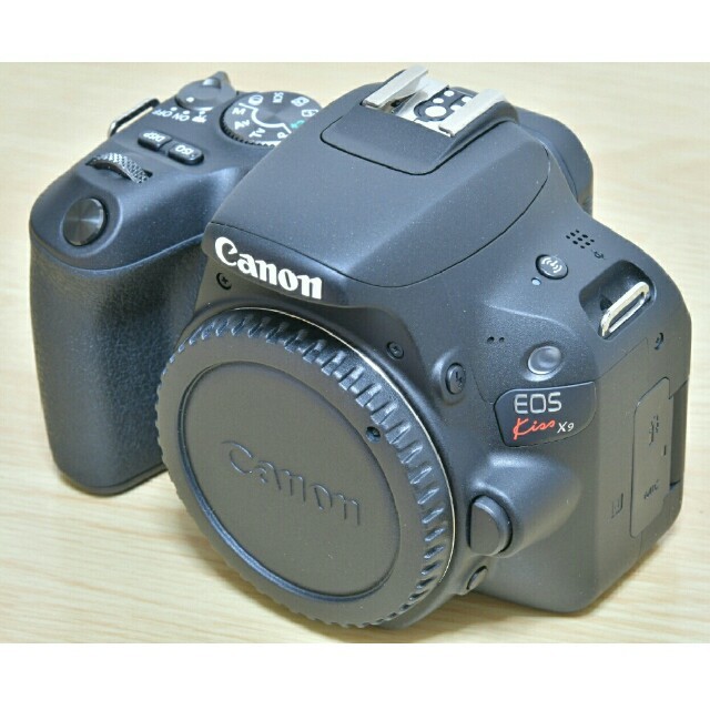 新品ボディ Canon EOS Kiss X9 標準&望遠&単焦点トリプルレンズ